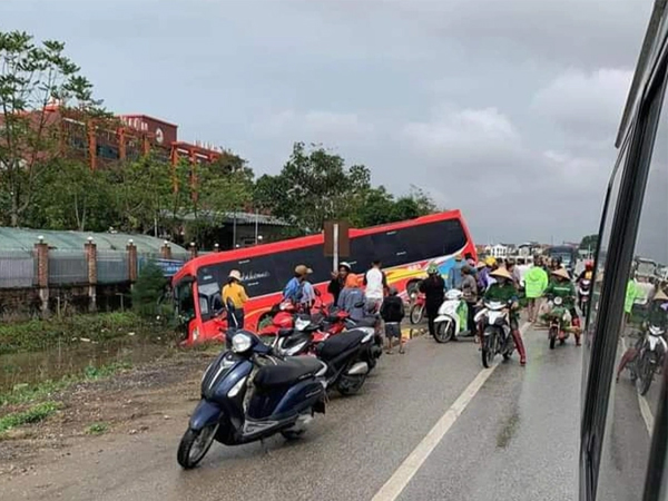 Bị ô tô đâm, hai ông cháu tử vong trên đường đi khám bệnh