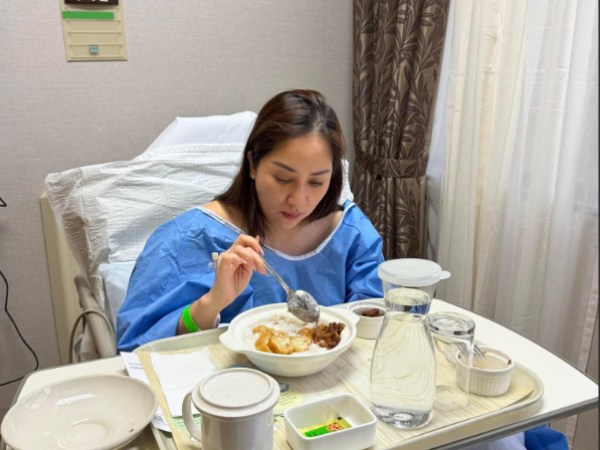 Khánh Thi sang nước ngoài chữa bệnh, gặp vấn đề sức khỏe thế nào sau khi sinh con thứ ba?