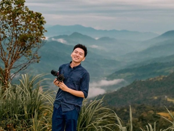 Travel Blogger Khoai Lang Thang bị 'team qua đường' bắt gặp, một chi tiết khiến ai cũng thấy ấm lòng