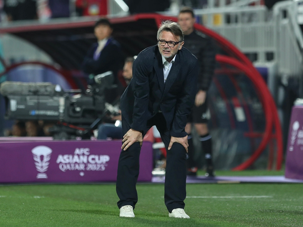 HLV Troussier: ‘Tôi rất thất vọng vì không thể đi tiếp, nhưng khi đã nỗ lực hết sức mình thì không có gì phải cúi đầu'