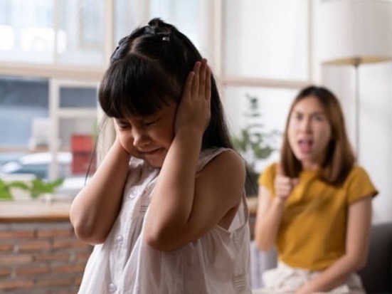 Rất nhiều cha mẹ buột miệng nói với con câu này: Hậu quả là con càng ngày càng không biết sợ cha mẹ!