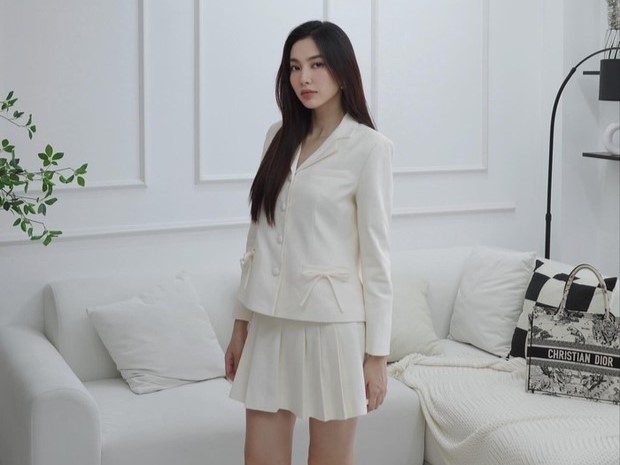 Mặc áo trắng trẻ trung và thanh lịch như mỹ nhân Việt