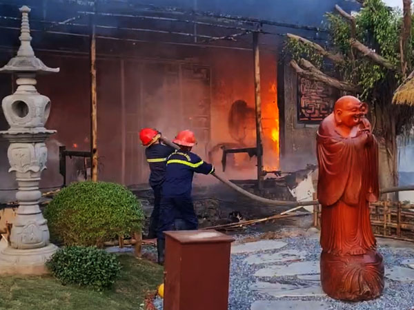 Cháy chùa Phật Quang ở Hà Nam