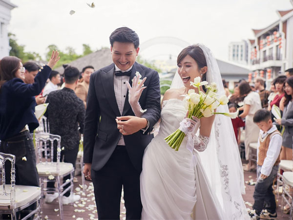 Ngọc Huyền được chồng tặng ôtô ngay trong lễ cưới