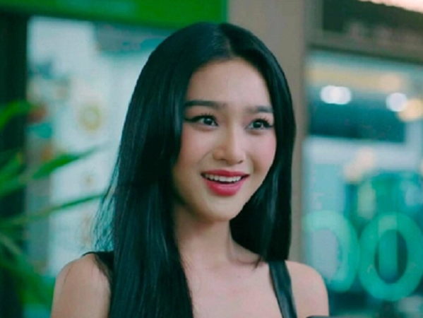 Cặp 'mắt hồ ly' của tiểu tam hot nhất hiện tại gây chú ý, chính chủ show luôn mặt mộc làm netizen choáng