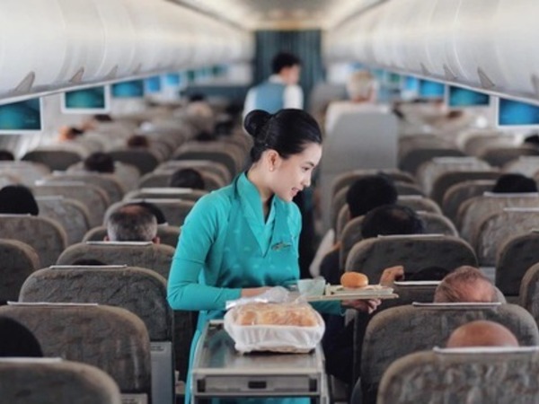 Một doanh nghiệp lãi gần 4 tỉ đồng mỗi tháng nhờ bán trà sữa, đồ ăn trên máy bay