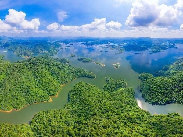 Hồ Cấm Sơn: Hạ Long trên cạn của Bắc Giang