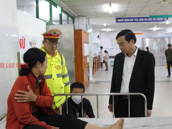Tai nạn ở cao tốc La Sơn - Túy Loan: 'Đang ngủ nghe rầm rầm, xe lộn vòng vòng'