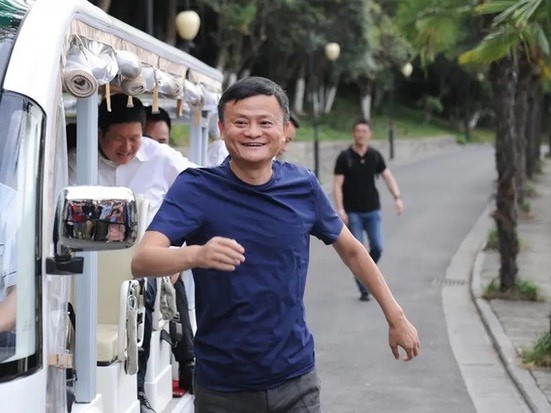Bất ngờ với hình ảnh hiện tại của Jack Ma: Tỷ phú lẫy lừng một thời vì sao nay chỉ còn là 'anh nông dân'?