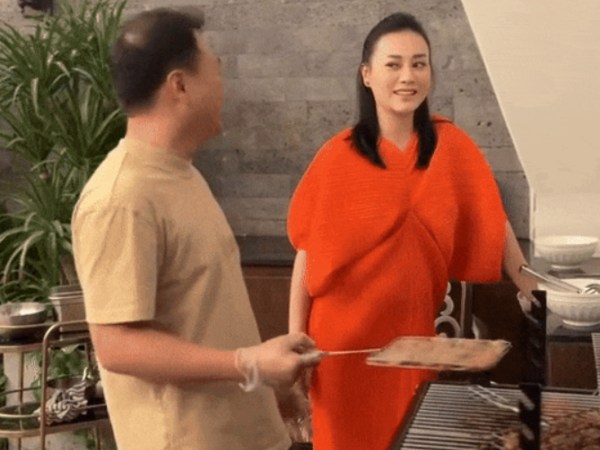 Lần đầu thấy cảnh Shark Bình vào bếp nướng thịt phụ vợ, netizen khen hạnh phúc từ một chi tiết nhỏ
