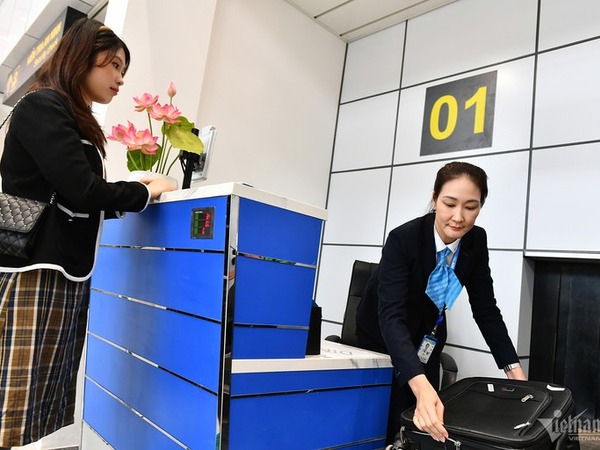 Những chặng vé máy bay Tết ‘căng như dây đàn’, khách tìm cách bay vòng