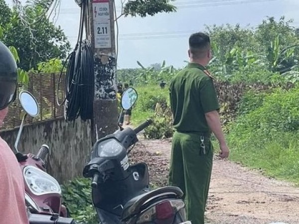 Điều tra vụ việc bé gái 9 tuổi bị kẻ bịt mặt bắt cóc giữa ban ngày, may mắn được bố giải cứu