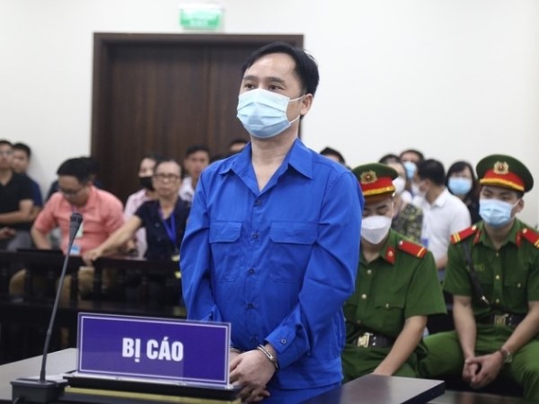 Cho ông Đỗ Thành Nhân mượn tài khoản thao túng chứng khoán, 12 tổ chức, cá nhân bị cấm giao dịch