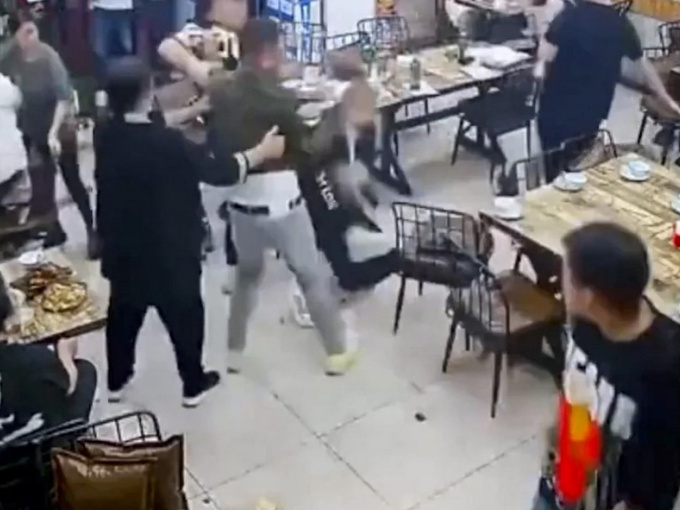 Trung Quốc kết án 12 năm tù cựu cảnh sát liên quan vụ hành hung phụ nữ chấn động dư luận