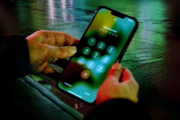 iPhone vừa ra mắt tính năng rất 'khẩn cấp': Ai cũng phải bật ngay nếu không muốn tài khoản mất sạch tiền!