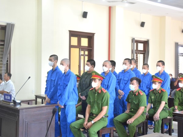 Đánh học sinh lớp 11 tử vong, 9 thanh, thiếu niên lĩnh tổng cộng 46 năm tù