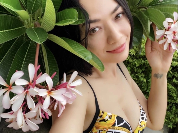 Nữ diễn viên Việt xinh đẹp 42 tuổi không kết hôn sinh con, rời showbiz sống tự tại, hướng Phật