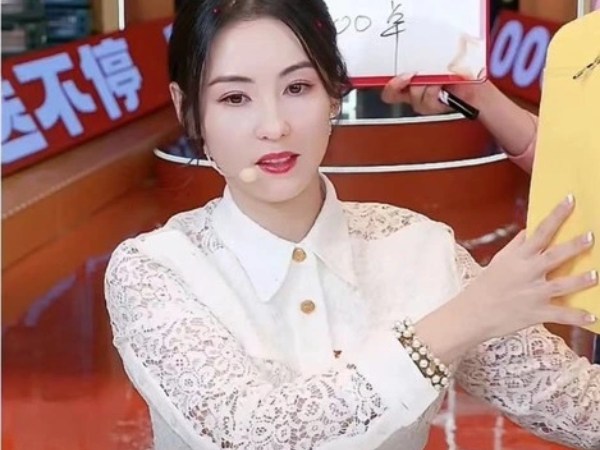 Rộ tin Trương Bá Chi mang thai lần 4, danh tính cha đứa trẻ là ai?
