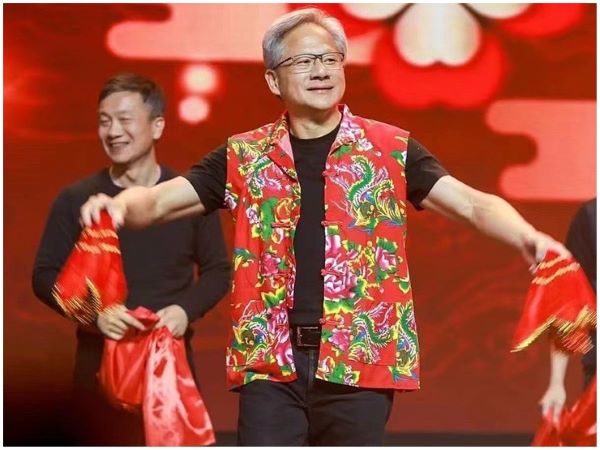 Nhiều đàn ông mê mẩn họa tiết 'chăn con công', ngay cả CEO cũng mặc lên sân khấu