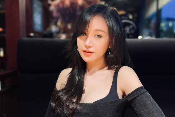 Từng là hot girl làm 'đảo điên' dân mạng, 'Bà Tưng' năm nào càng ngày càng xinh đẹp quý phái thế này đây