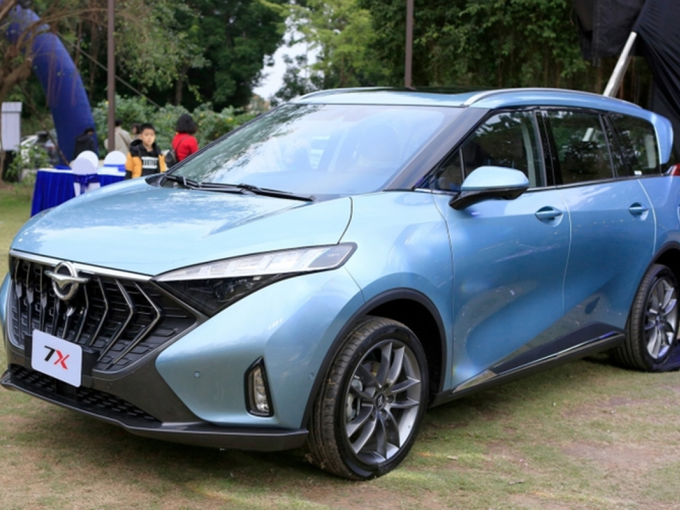 Haima 7X mới ra mắt Việt Nam giảm cả trăm triệu đồng vợt khách