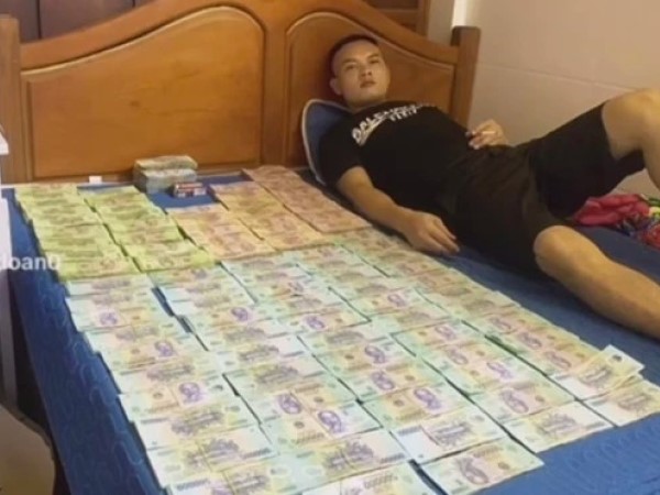 Thanh niên lên mạng khoe của và sự thật chấn động phía sau