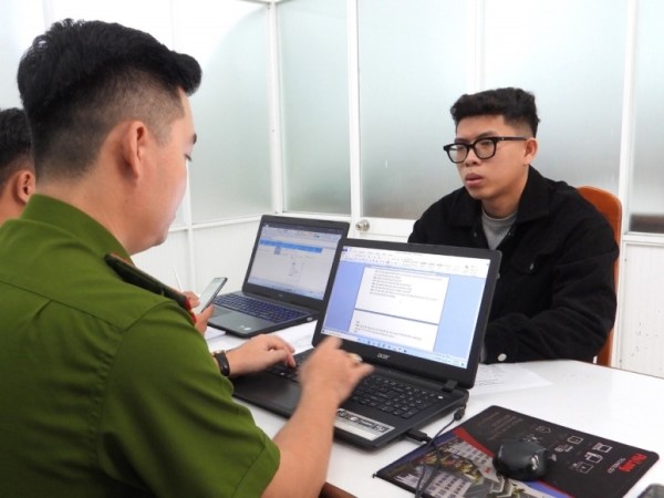 Thanh niên chiếm đoạt hàng tỷ đồng của các shipper bằng chiêu đổi ngoại tệ