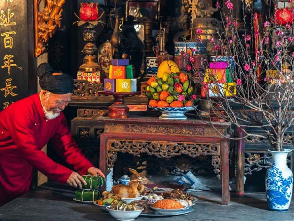 Dọn dẹp ban thờ cuối năm, 5 đồ vật nhất định phải bỏ để tránh hao hụt tiền tài trong năm mới