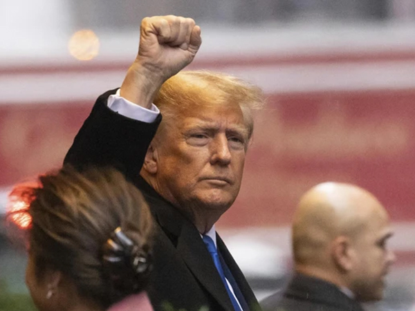 Ba phút khuấy động tòa án của ông Donald Trump