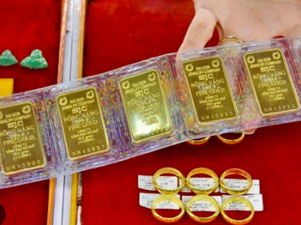 Giá vàng bất ngờ quay đầu giảm