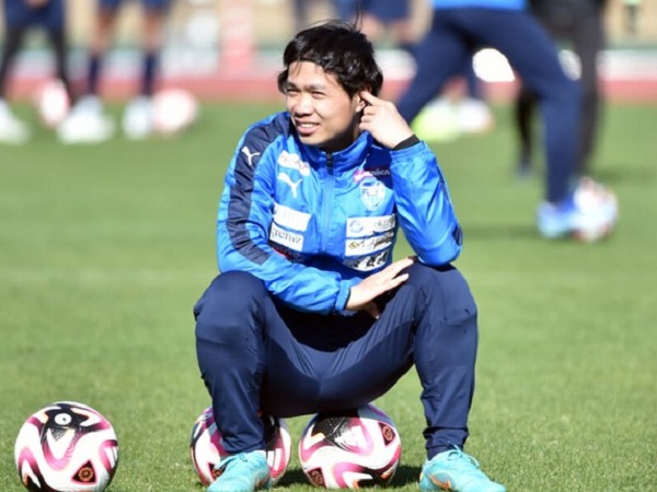 Nguyễn Công Phượng phải đá tiền vệ phòng ngự ở Yokohama FC