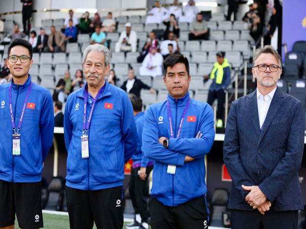 Lãnh đạo VFF nói lý do chưa sa thải HLV Troussier