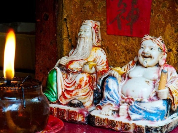 Sai lầm về vị trí đặt tượng Thần Tài trong nhà khiến tài lộc cứ thế 'đội nón ra đi'