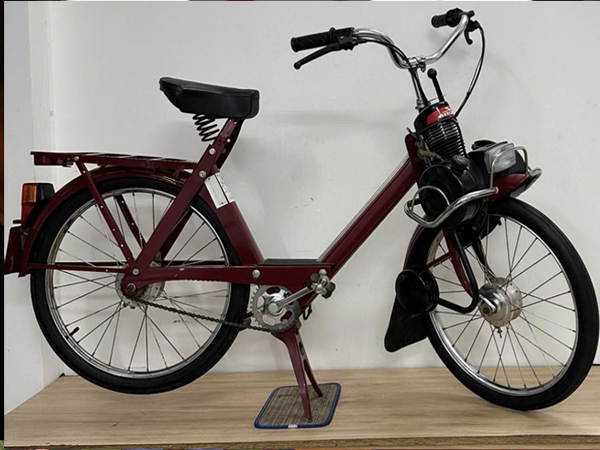 Xe đạp máy Velosolex 4800 cũ 13 năm tuổi giá đắt ngang Honda Vision