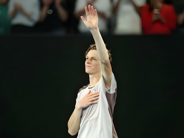 Ngược dòng trước Daniil Medvedev, Jannik Sinner vô địch Australian Open 2024