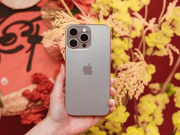 Cận Tết Nguyên đán Giáp Thìn 2024, giá iPhone 15 Pro Max giờ ra sao?