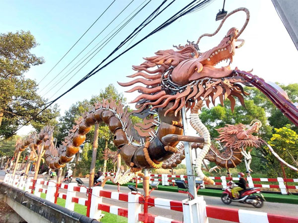Ngắm 'đệ nhất song long' Bình Dương đang làm thủ tục xác lập kỷ lục Việt Nam