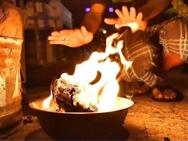 Ba người trong một gia đình ở Bắc Giang tử vong nghi do ngộ độc khí than