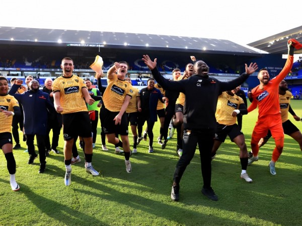 Kết quả FA Cup hôm nay 28/1: Đội bóng bán chuyên làm nên kỳ tích