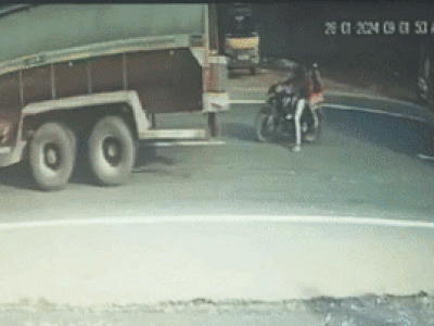 Clip: Dừng sau xe bồn, hai vợ chồng đi xe máy bị xe tải tông tử vong