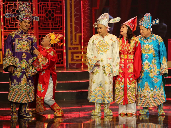 Động thái của dàn Táo Quân bị 'thay máu': Vân Dung đăng liên tục 2 status, các nghệ sĩ khác thì sao?