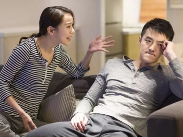 Biếu mẹ vợ 5 triệu ăn Tết, chồng khó chịu ra mặt, vợ nói một câu anh cúi đầu