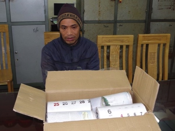 Lên mạng xã hội 'học' làm pháo nổ rồi tự chế ngay tại nhà