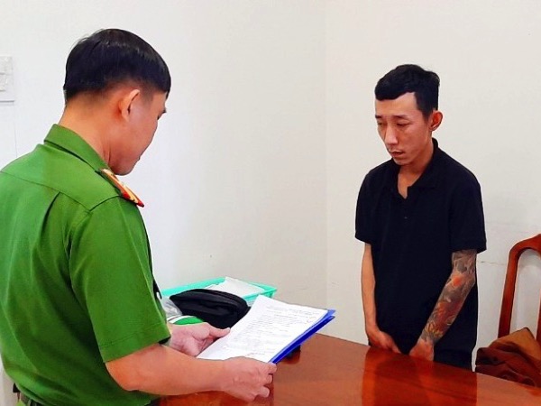 Mượn nhiều ô tô và vay 5 tỷ đồng để đánh bạc rồi bỏ trốn