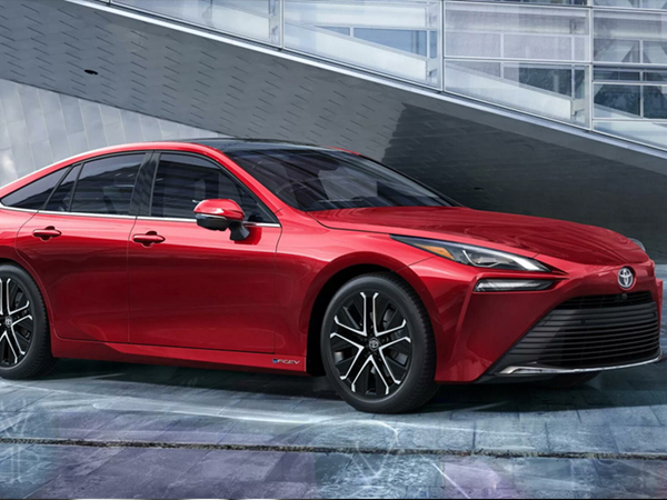 Toyota Mirai 2024 chạy điện hydro từ 1,26 tỷ đồng có gì mới?