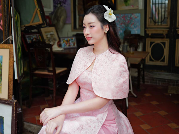 Trước thềm tết Nguyên đán, Đỗ Mỹ Linh đăng tải khoảnh khắc chuẩn phong thái con dâu nhà hào môn
