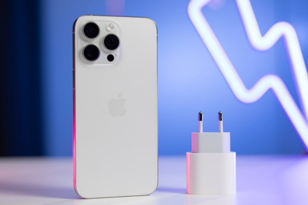 iPhone 15 Pro Max sạc nhanh siêu tốc như thế nào?