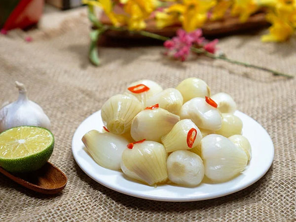 Món ăn chống ngán ngày Tết, đưa lên bao nhiêu hết bấy nhiêu nhưng lại dễ thành hiểm họa, 3 nhóm người không nên động đũa