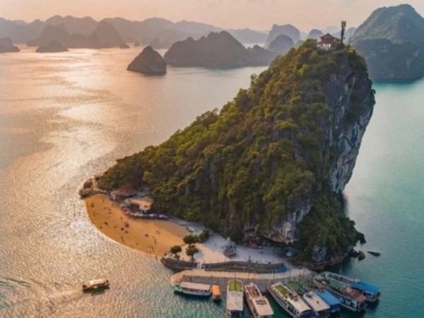 Không phải Nha Trang hay Phú Quốc, bãi biển Việt Nam lọt top đẹp nhất thế giới cách Hà Nội chưa đến 200km