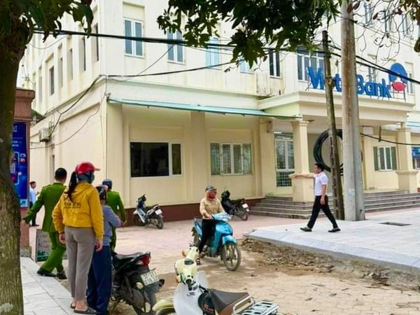 Truy bắt kẻ mang dao, vật liệu nổ, cướp ngân hàng Vietinbank ở Nghệ An